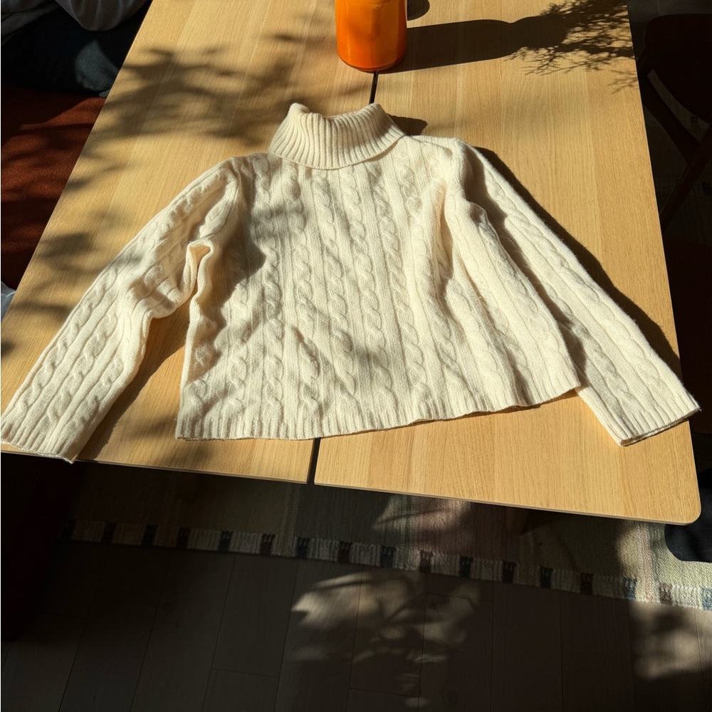 Emanuel ungaro cashmere turtleneck. S/M